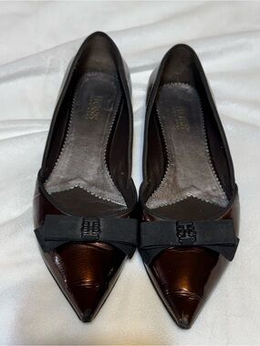 Boss Women's Pointed Toe Bow Flats metallic /bronze Leather size 7